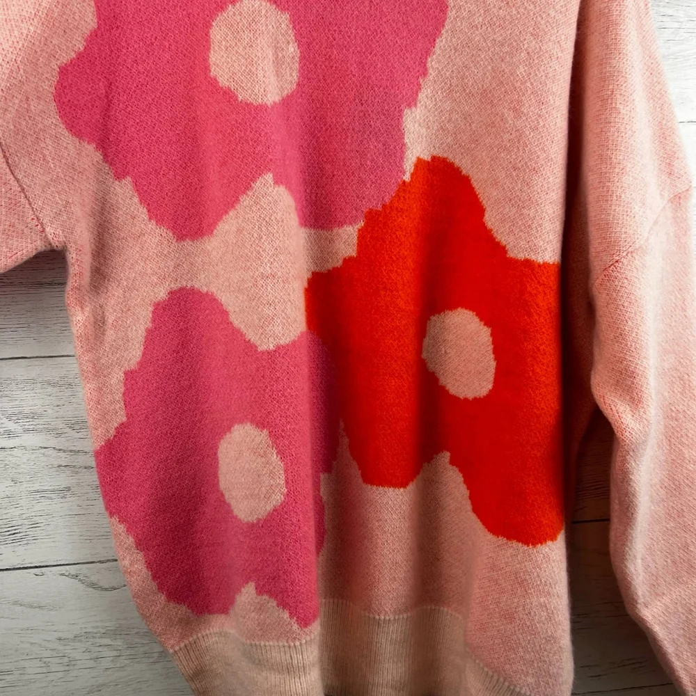 🚨SOLD🚨NWT FLORAL SWEATER - Picture 3 of 6
